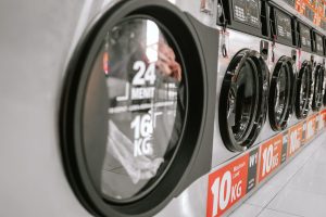 Tren Laundromat Modern 2025 Mesin Cuci IPSO Jadi Primadona Laundry Self Service